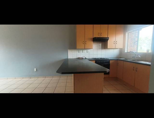 3 BEDROOM TOWNHOUSE FOR SALE IN GROBLERPARK